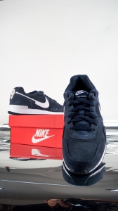 Кросівки Nike  VENTURE RUNNER SUEDE