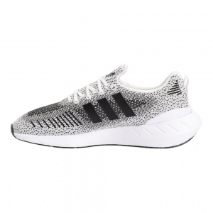 Кросівки adidas Swift Run 22