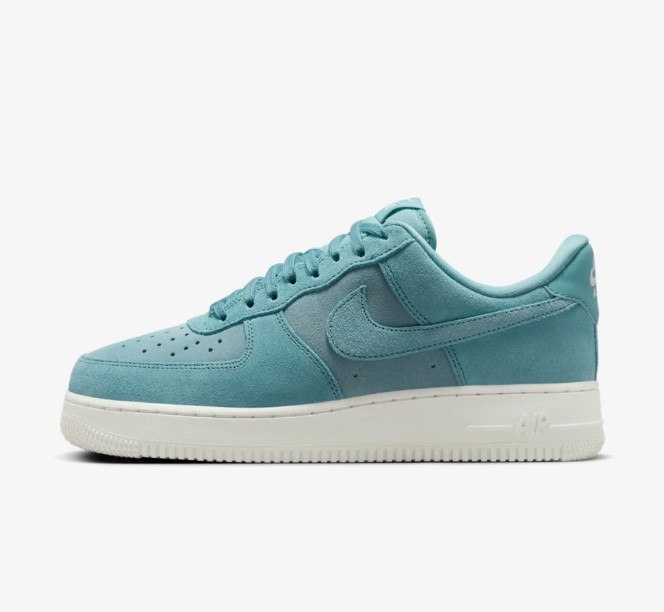 Жіночі кросівки Nike W Air Force 1 07 HJ5336-400