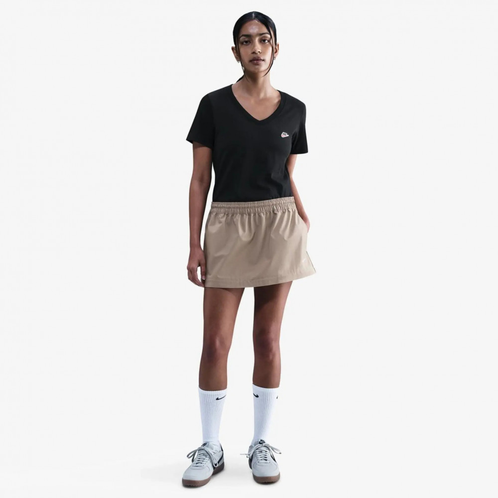 Женская футболка Nike Sportswear DZ4682-010_image_4