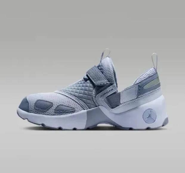 Женские кроссовки Wmns Jordan Trunner Lx Triple HQ2164-010_image_3