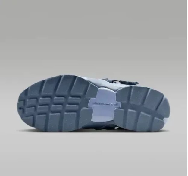 Женские кроссовки Wmns Jordan Trunner Lx Triple HQ2164-010_image_4