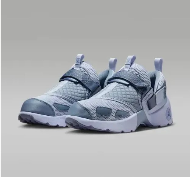 Женские кроссовки Wmns Jordan Trunner Lx Triple HQ2164-010_image_5