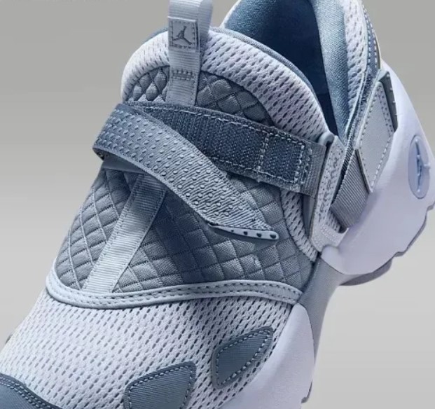 Женские кроссовки Wmns Jordan Trunner Lx Triple HQ2164-010_image_8
