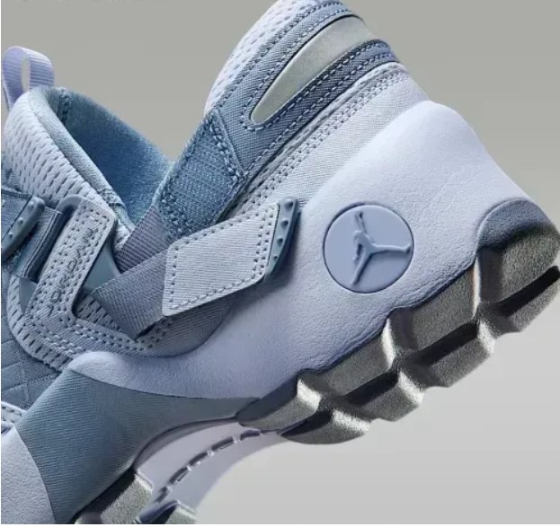 Женские кроссовки Wmns Jordan Trunner Lx Triple HQ2164-010_image_6