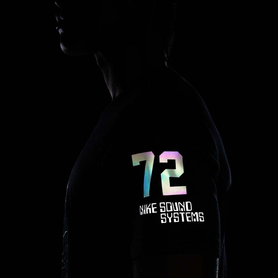 Чоловіча футболка NIKE M NSW TEE TREND IRIDESCENT HBR FB9768-010_image_6