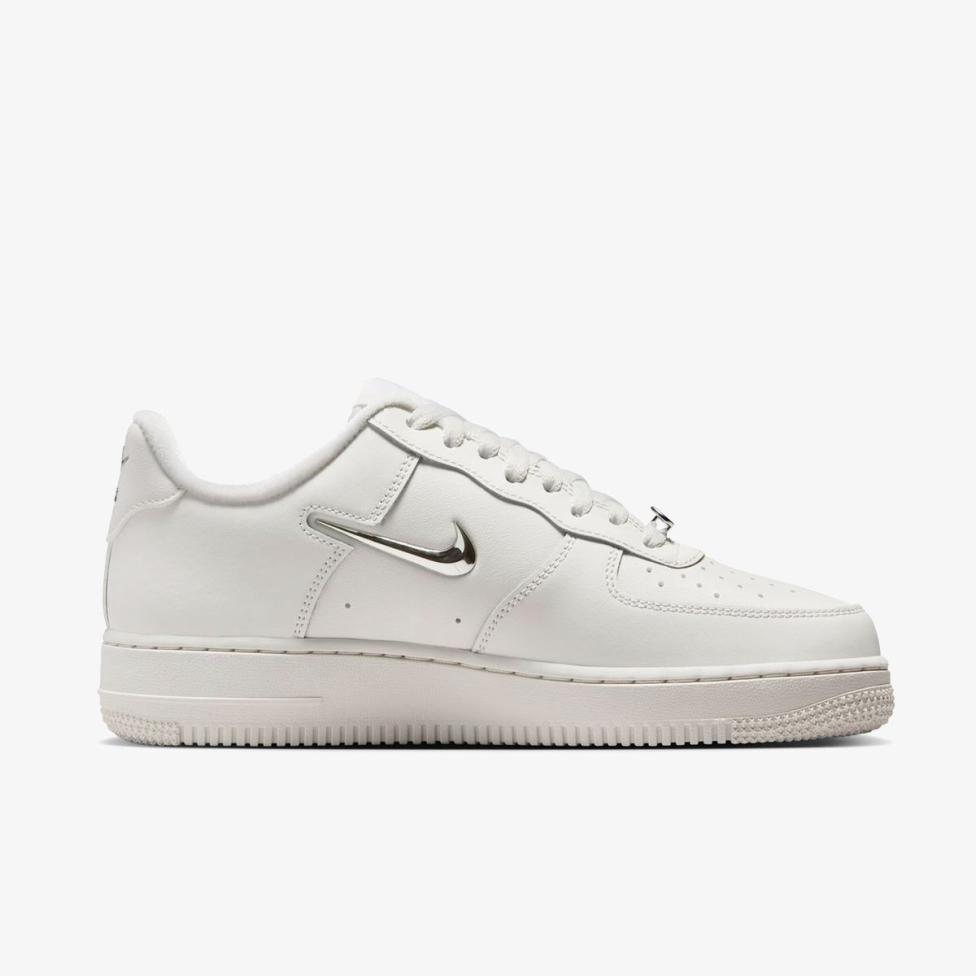 Жіночі кросівки NIKE WMNS AIR FORCE 1 '07 IU7558-030_image_3