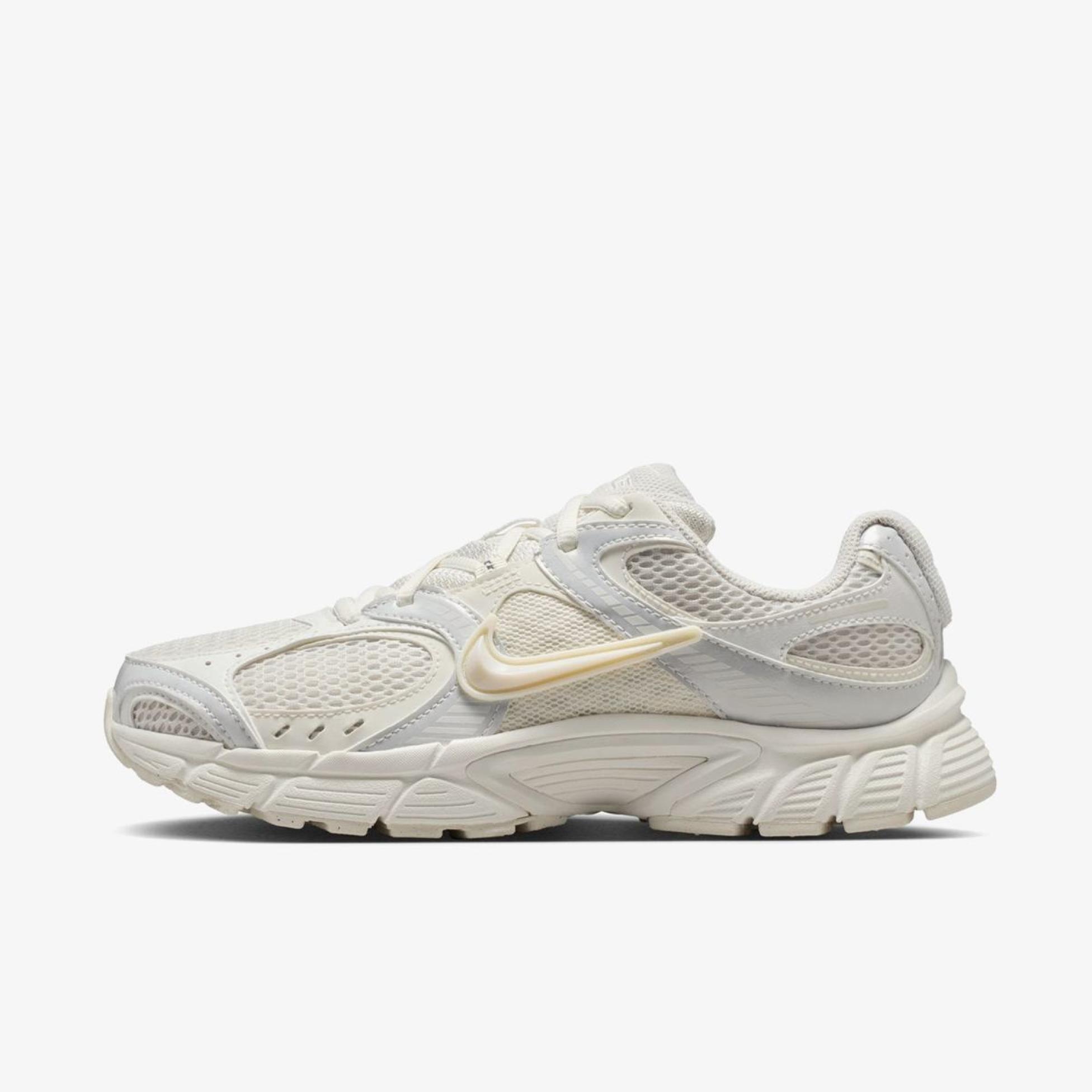 Жіночі кросівки NIKE W V5 RNR IQ0276-030_image_8
