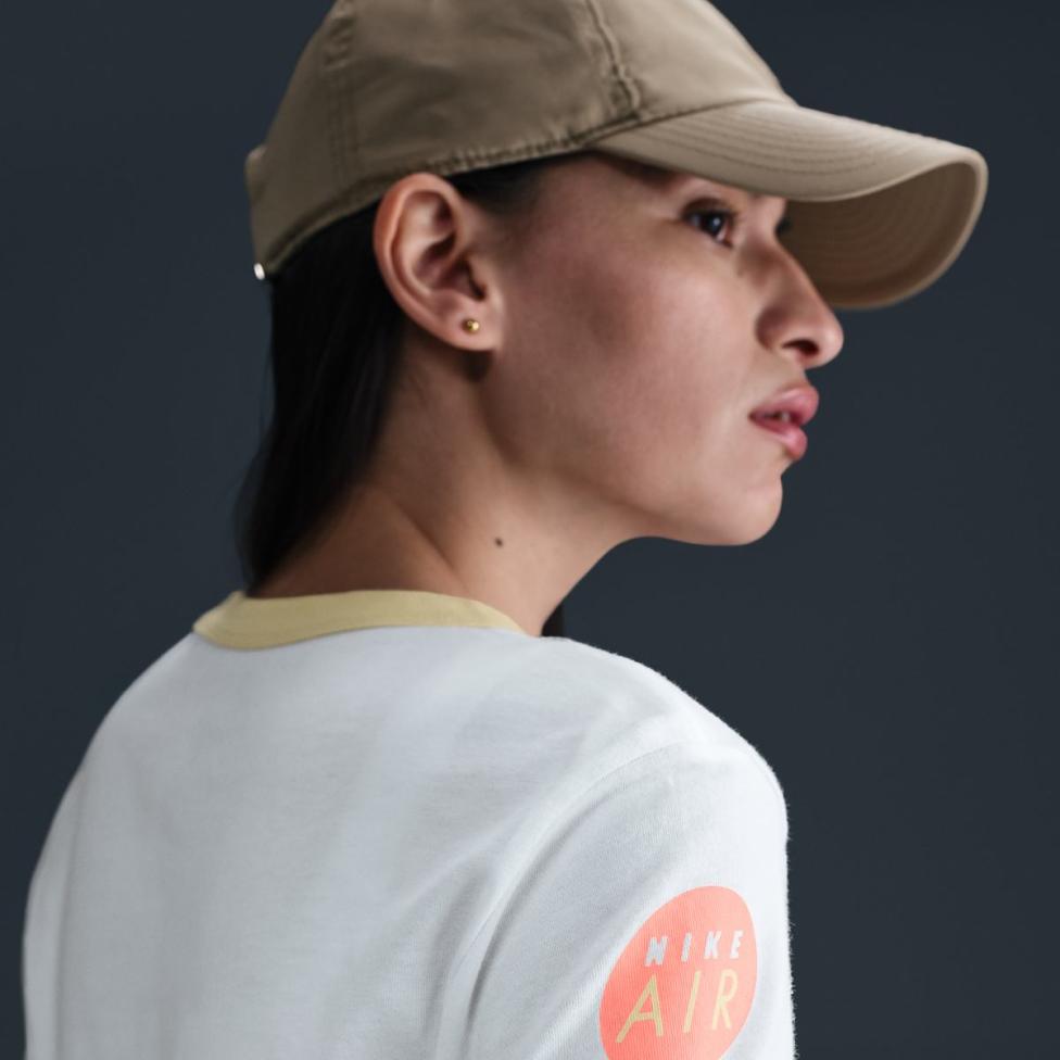 Женская футболка NIKE W NSW CLUB SS TEE MOTO RGR HQ1707-100_image_5