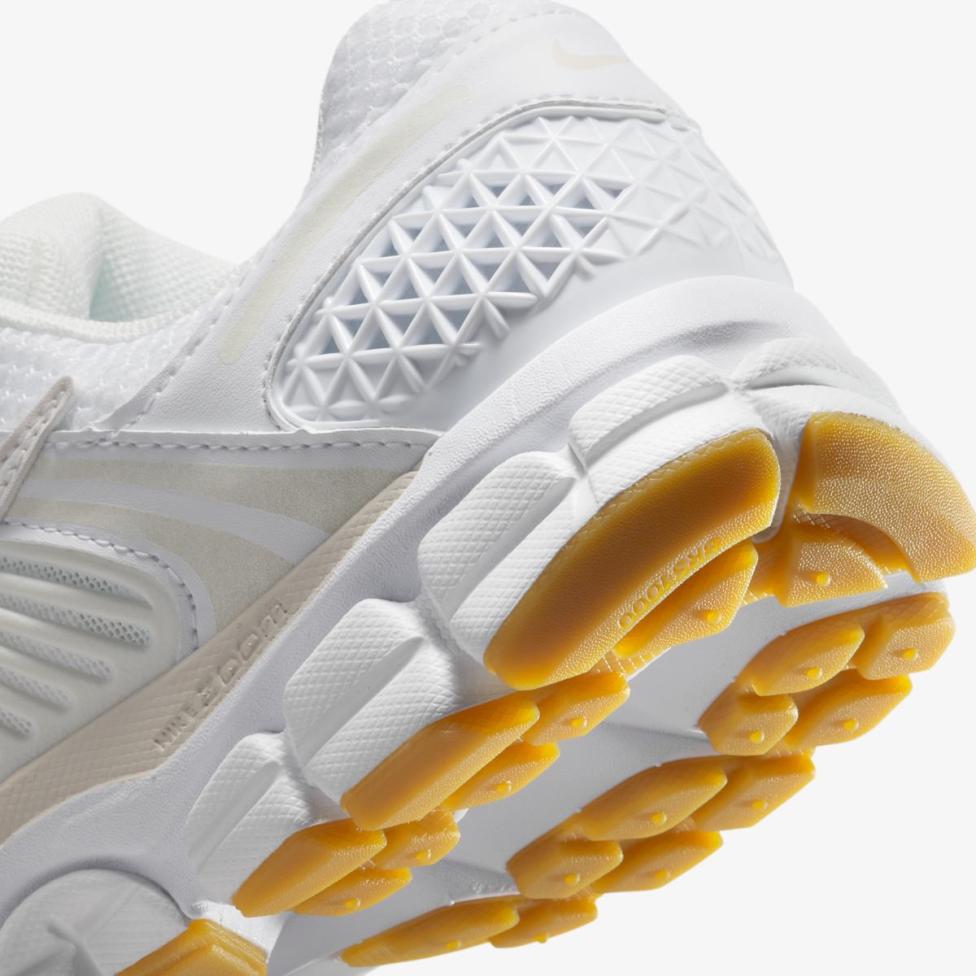 Женские кроссовки NIKE W ZOOM VOMERO 5 FJ2028-104_image_8