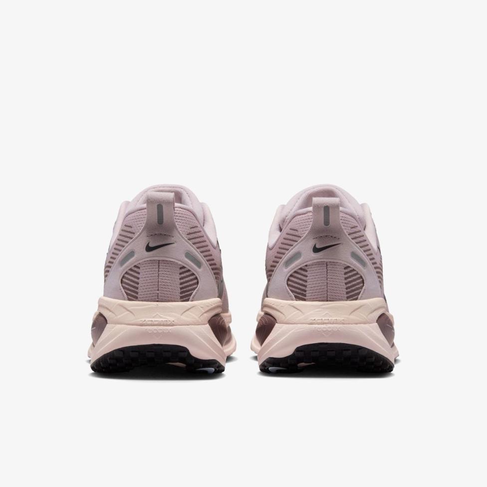 Женские кроссовки NIKE W VOMERO 18 HM6804-607_image_6