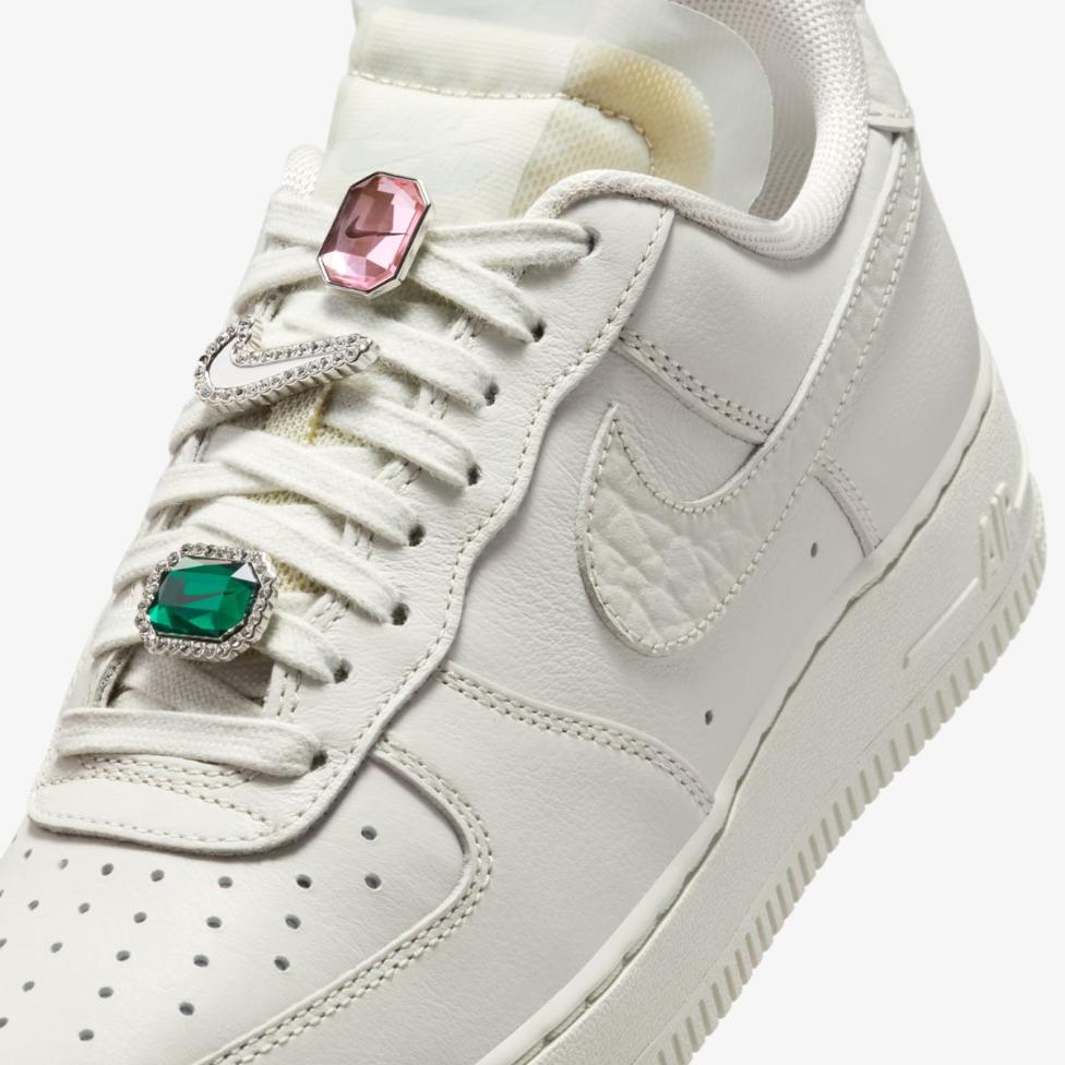 Жіночі кросівки NIKE WMNS AIR FORCE 1 LO PRM DN5463-001_image_7
