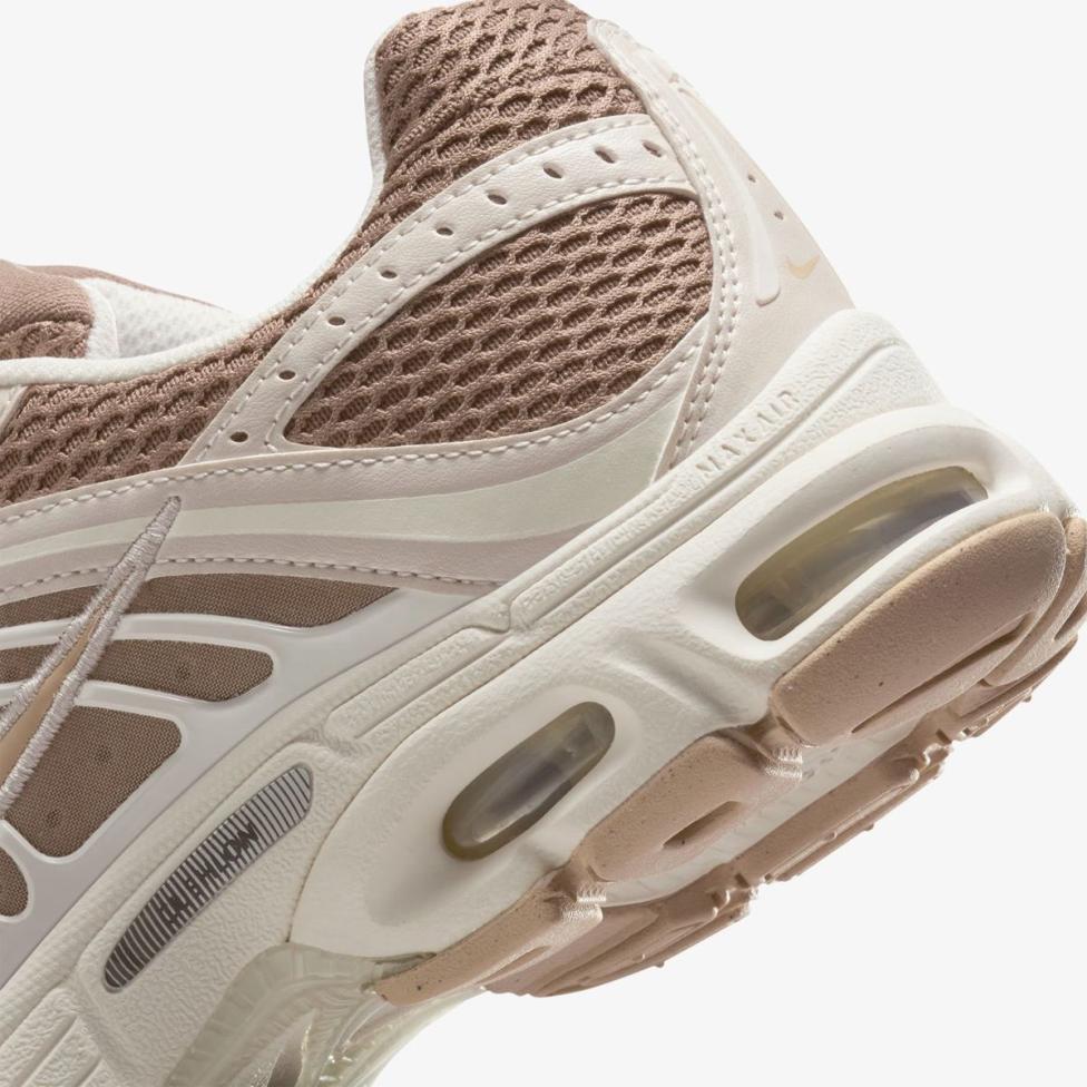 Жіночі кросівки NIKE AIR MAX MOTO 2K IQ0278-214_image_7
