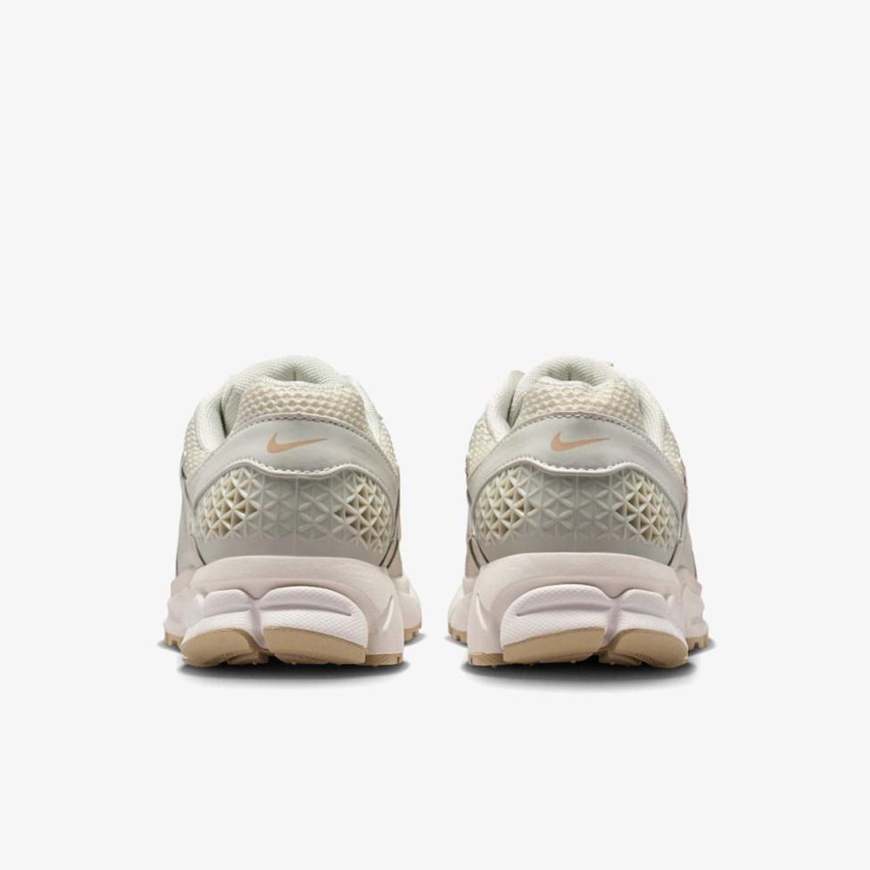 Женские кроссовки NIKE ZOOM VOMERO 5 IB8929-003_image_6