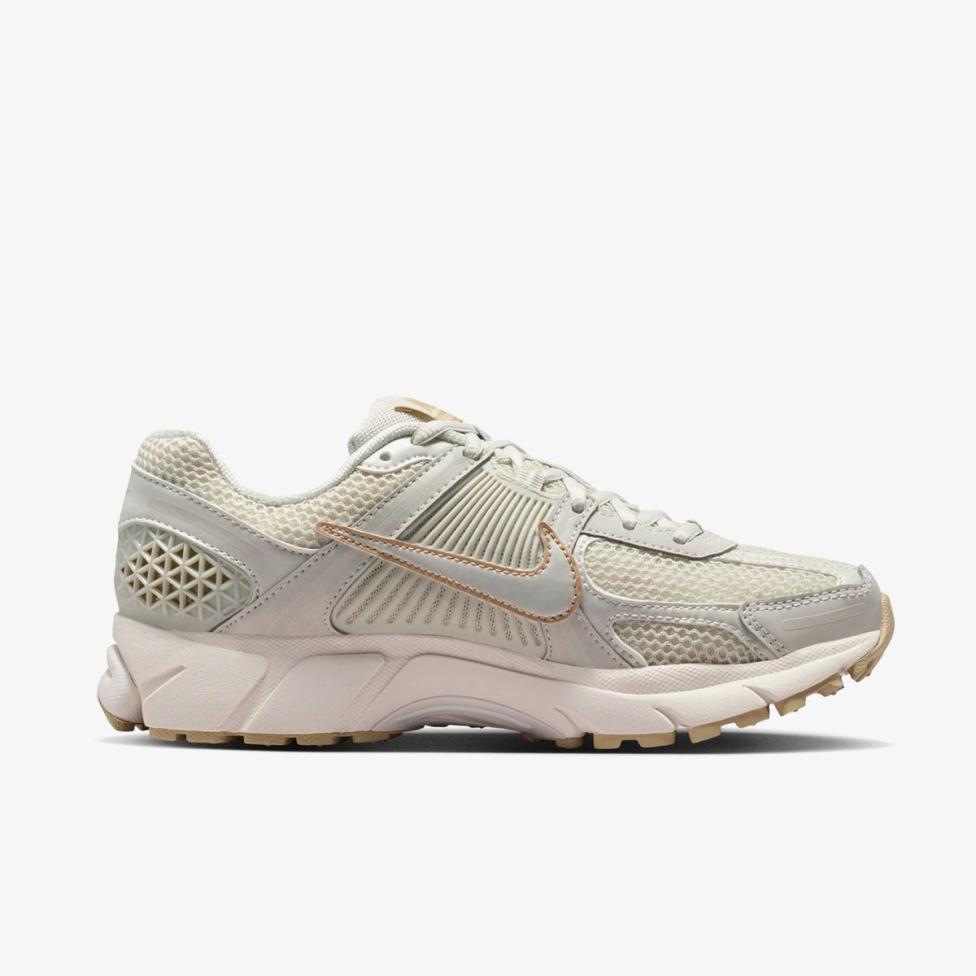 Женские кроссовки NIKE ZOOM VOMERO 5 IB8929-003_image_3