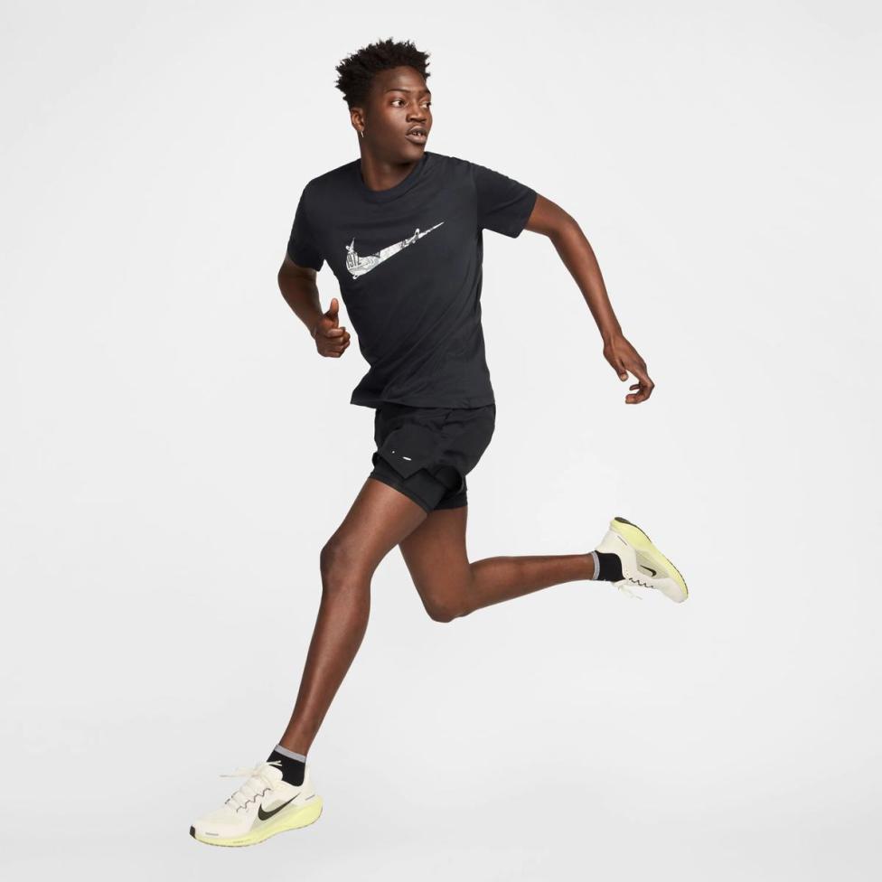 Мужская футболка NIKE DRI-FIT RUNNING ENERGY HJ3658-010_image_5