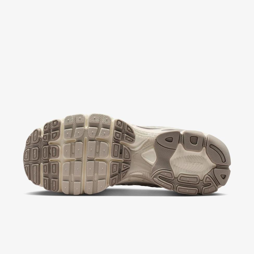 Жіночі кросівки NIKE AIR MAX MOTO 2K IQ0272-030_image_53