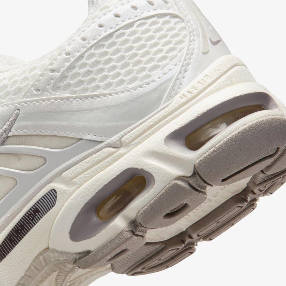Женские кроссовки NIKE AIR MAX MOTO 2K IQ0272-030_image_8