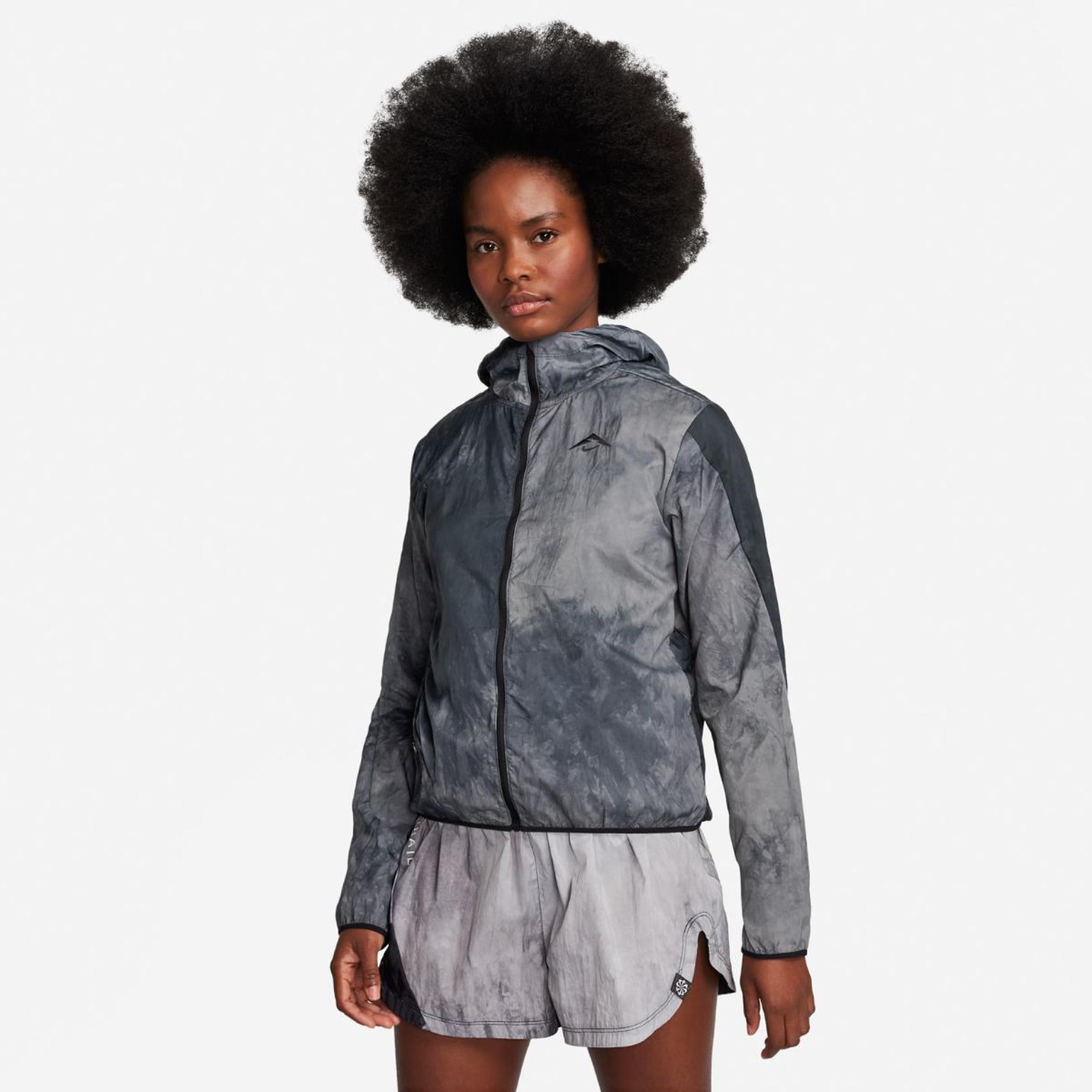 Женская ветровка NIKE W TRAIL REPEL JKT FN6853-010