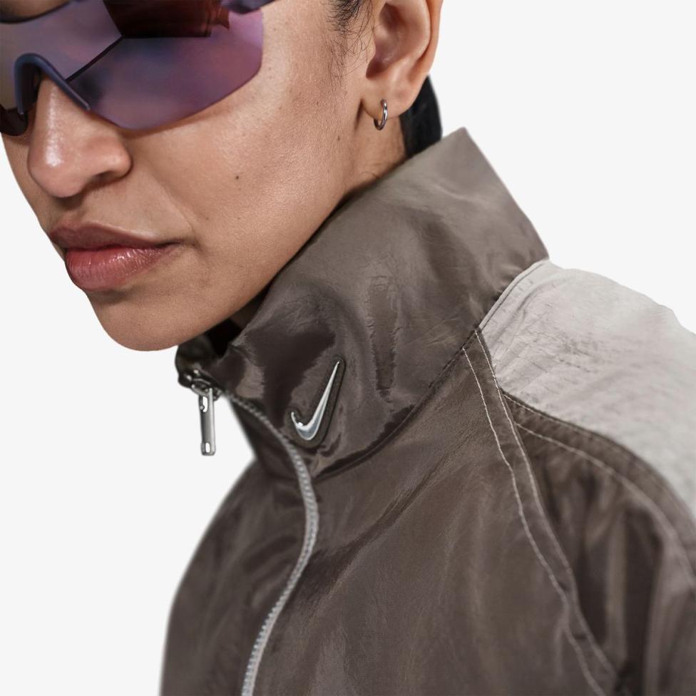 Женская ветровка NIKE W NSW JKT WVN STREET GLS HV6523-289_image_3