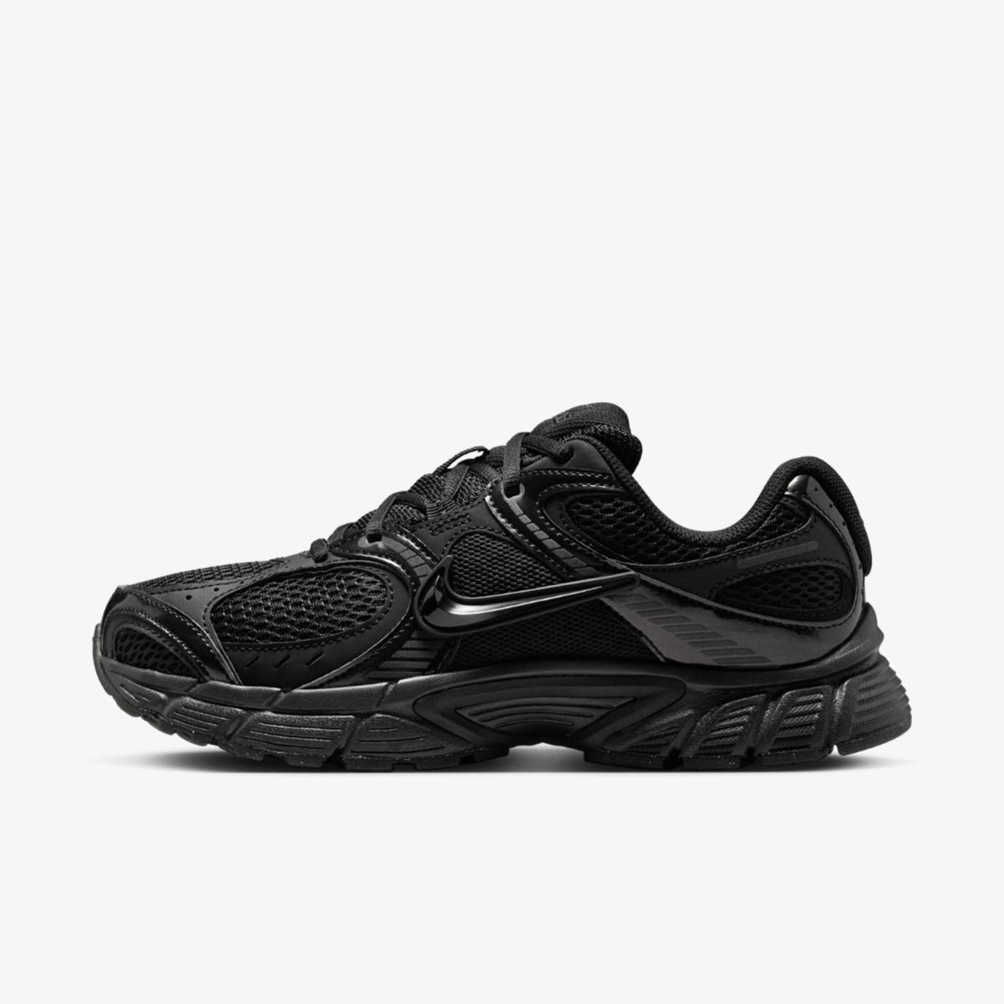 Жіночі кросівки NIKE W V5 RNR HQ7901-001
